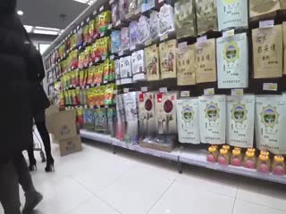 国产精品真实拍摄让骚货女友穿上开档丝袜在超市里给我口交拉到停车场就是一顿猛操