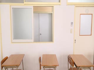 被禁止的关系厚颜无耻的女孩和严肃的老师女同性恋