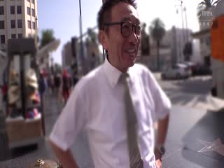 面带微笑的超漂亮大奶学生