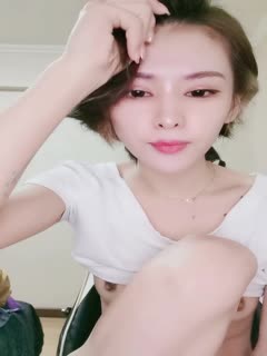 高颜值韵味短发酷酷美女主播，S型翘起好身材掰b自摸~