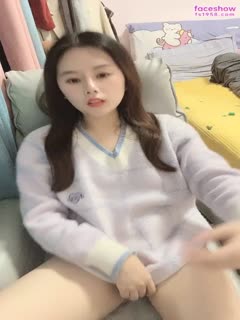 高颜值清纯美女主播椅子上拨开内裤露b掰b自卫诱惑！