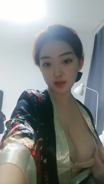 高颜值巨乳短发妹子露b诱惑 白皙诱人大奶近距离特写bb非常粉嫩 很是诱惑喜欢不要错过