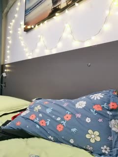 00后的小美女口交给炮友，听狼友指挥掰b给看~